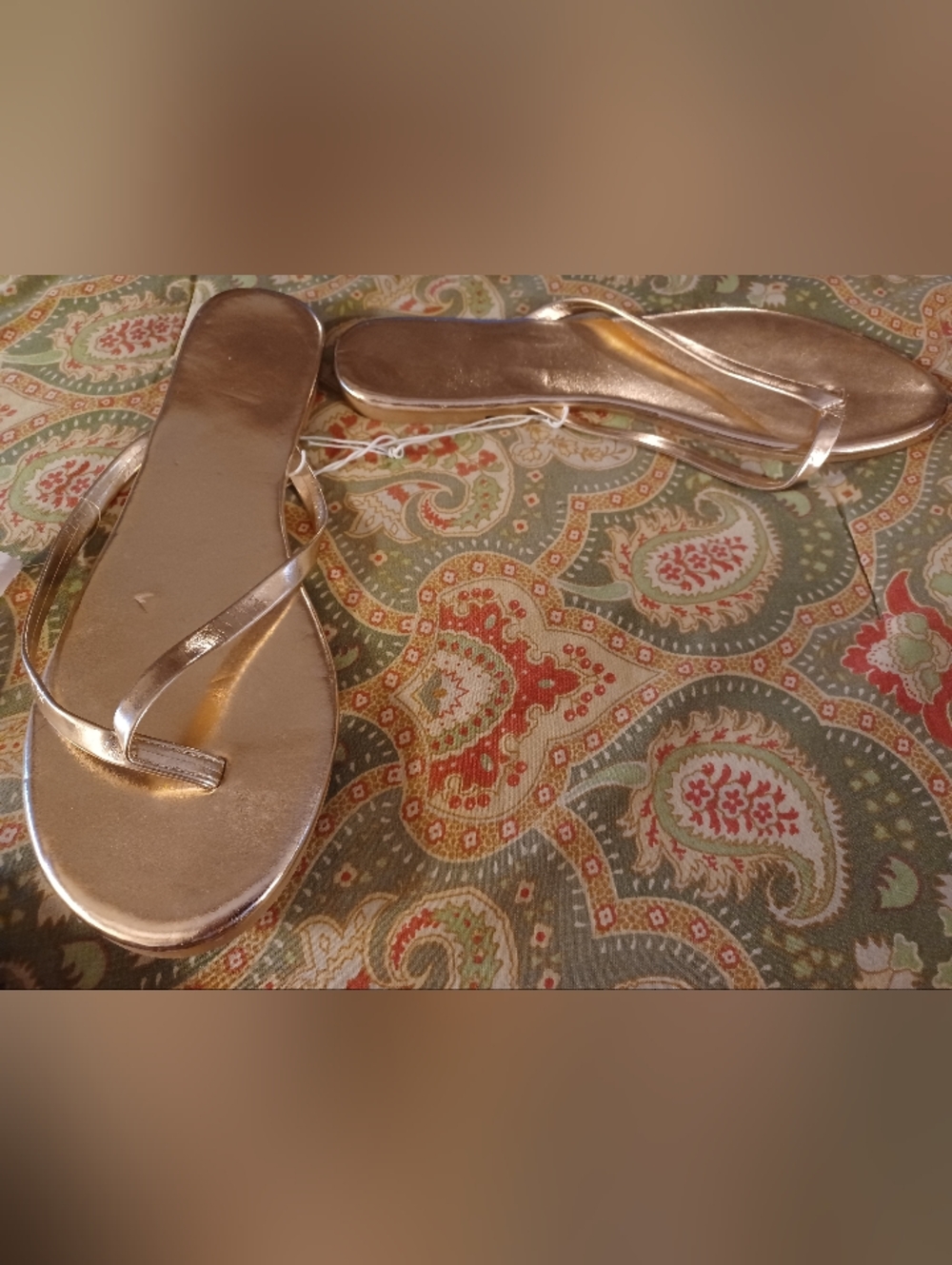 LOFT 10 Metallic Gold Thin-Strap Flip Flop Sandals Shoes Flats